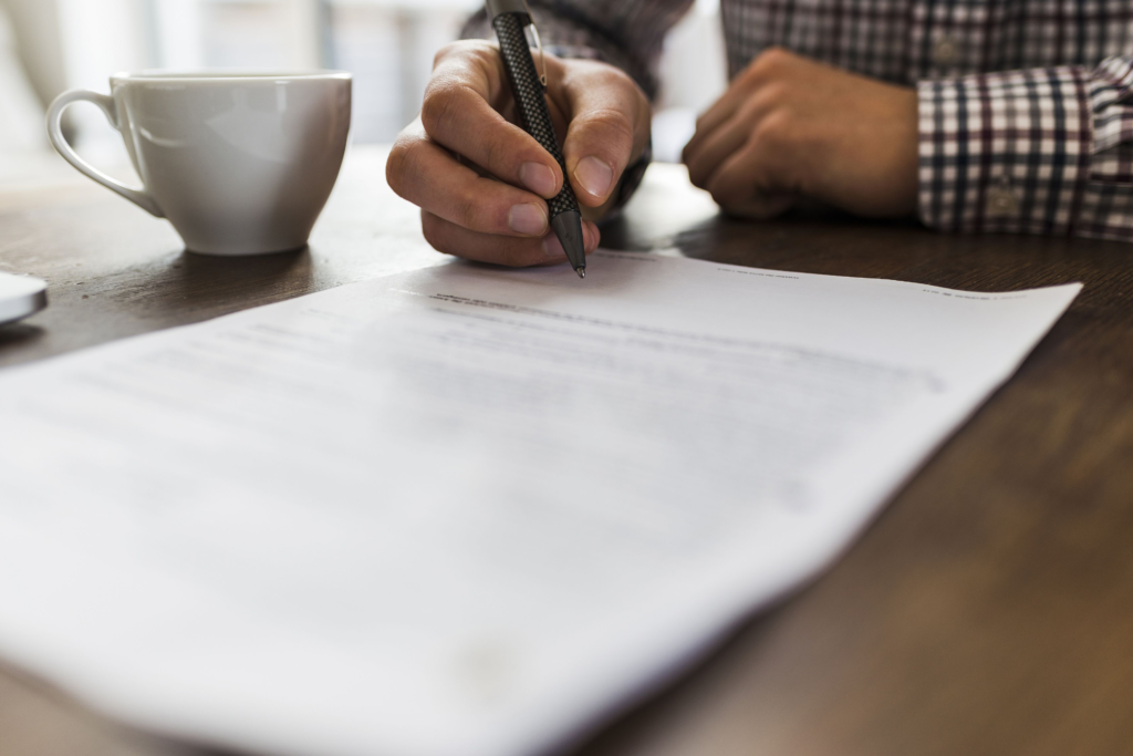 Checks to carry out in the bill of lading as master. Who is authorised to sign BL